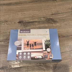 NIB Brookstone Digital Frame 🖼️ BRAND NEW
